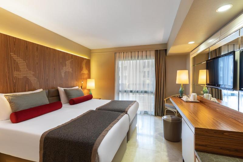 Standard Room with Land View image 1