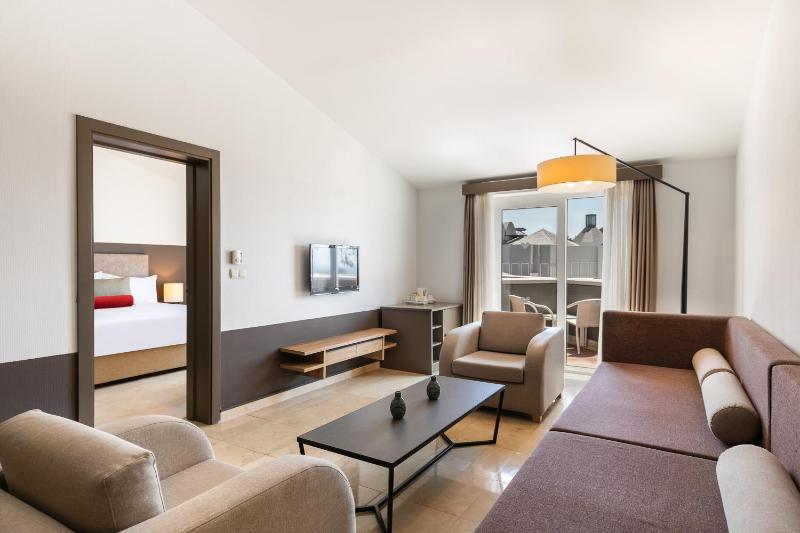 Suite with Sea View image 1