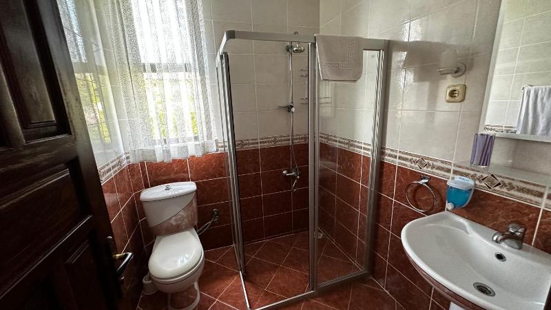Standard Triple Room image 2