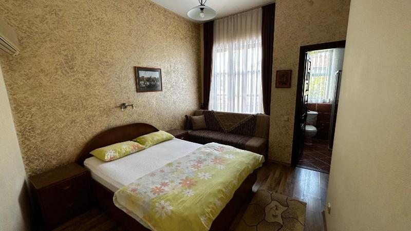 Standard Triple Room image 3