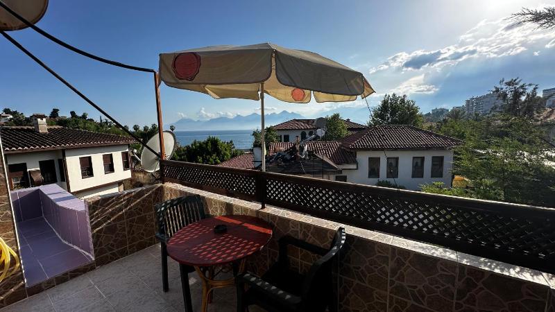 Double Room with Balcony image 2