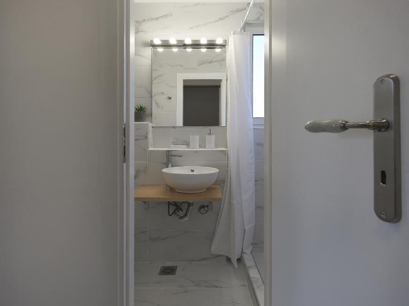 Acropolis View top floor apartment - image 6