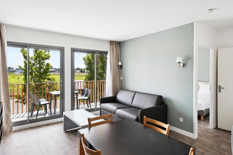 Apartment with 2 Single Bed and Sofa Bed image 3