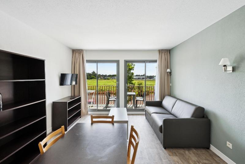 Apartment with 2 Single Bed and Sofa Bed image 4