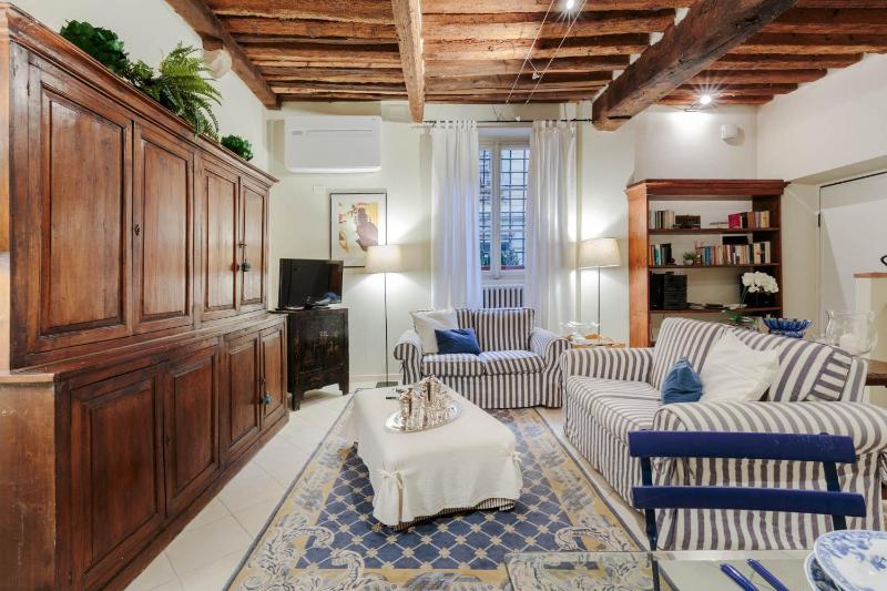 1400's Apartment Stylish Smart Ground Floor Apartment inside Lucca - image 21