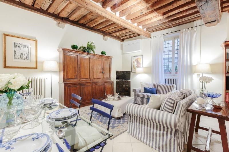 1400's Apartment Stylish Smart Ground Floor Apartment inside Lucca - image 28