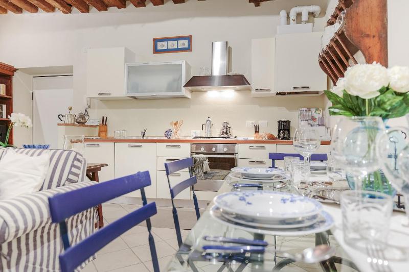 1400's Apartment Stylish Smart Ground Floor Apartment inside Lucca - image 30