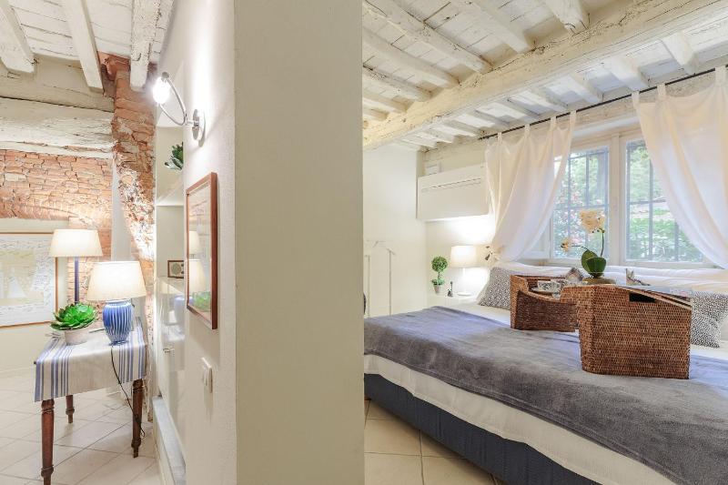 1400's Apartment Stylish Smart Ground Floor Apartment inside Lucca - image 26
