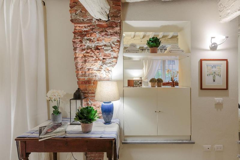 1400's Apartment Stylish Smart Ground Floor Apartment inside Lucca - image 22