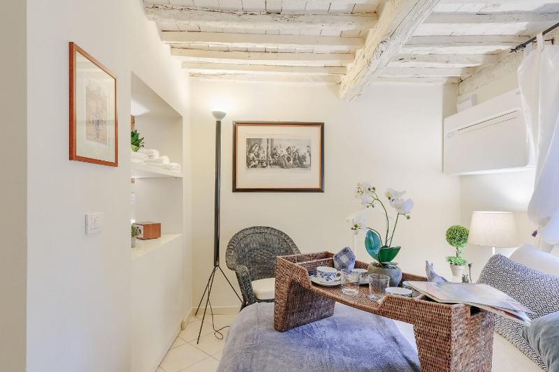 1400's Apartment Stylish Smart Ground Floor Apartment inside Lucca - image 20