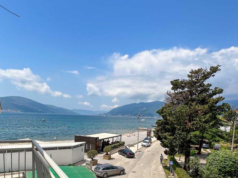 Apartment with Sea View image 4