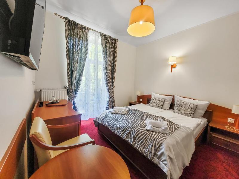 Economy Double Room image 3