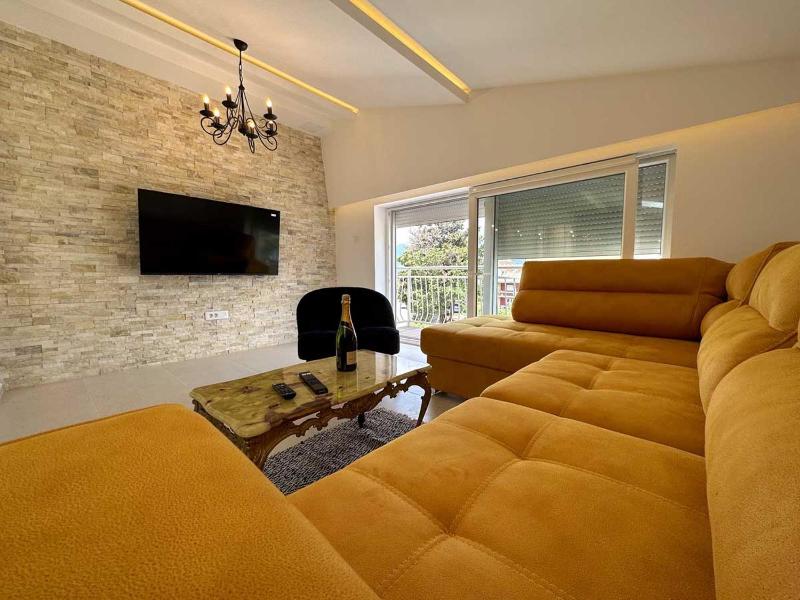Apartment with Sea View image 1