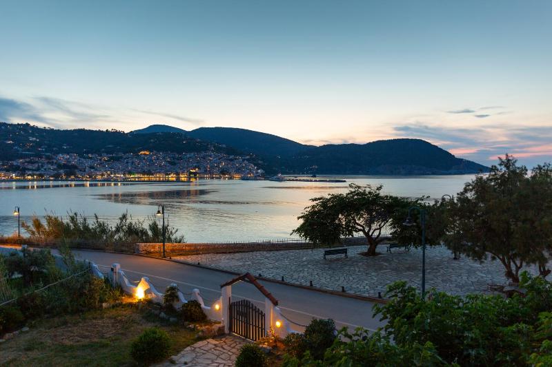 Karavos Sea View Apartments - image 14