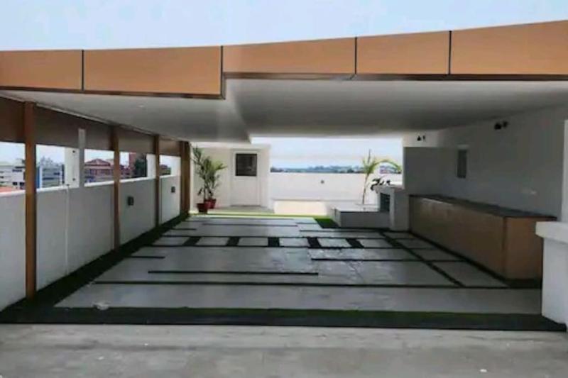 Luxurious Apartment with a pool and gym near Trivandrum railway station - image 14