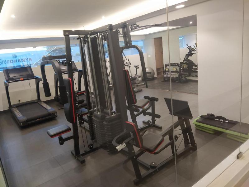 Luxurious Apartment with a pool and gym near Trivandrum railway station - image 13