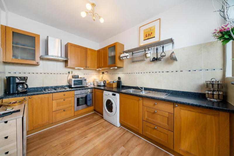 One-Bedroom Apartment image 2