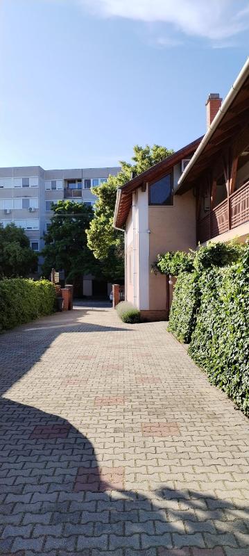 Rózsakert Apartmanház - image 31