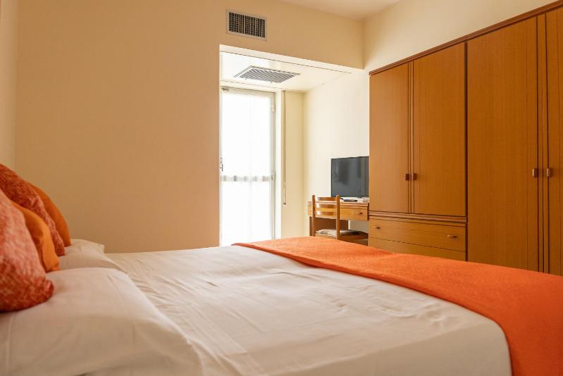Double or Twin Room image 3