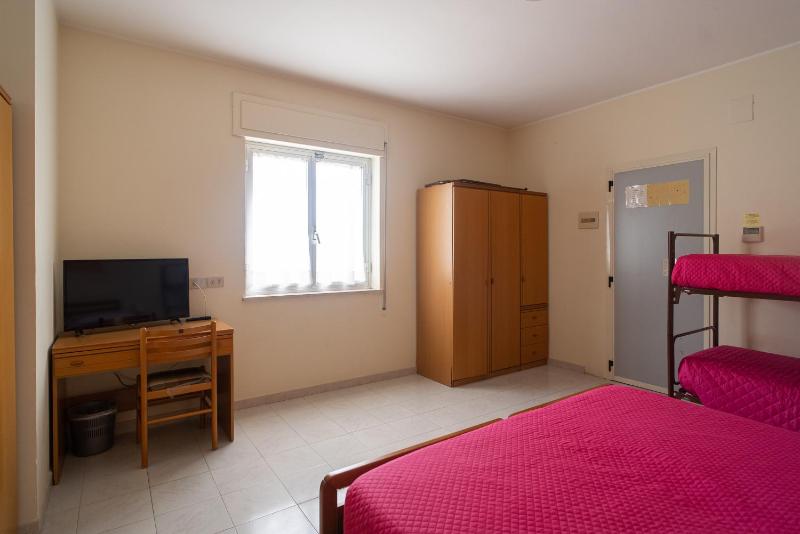 Triple Room image 3