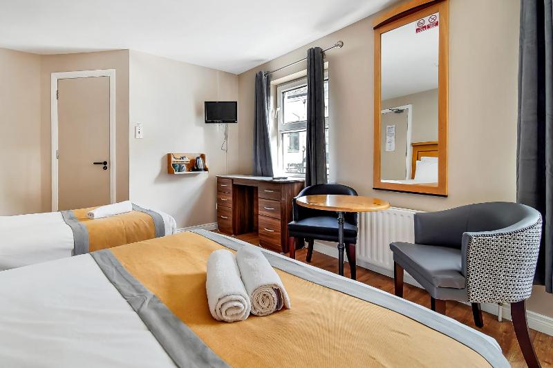 Twin Room image 1