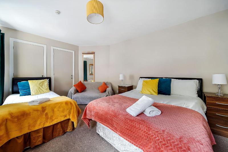 Twin Room image 3
