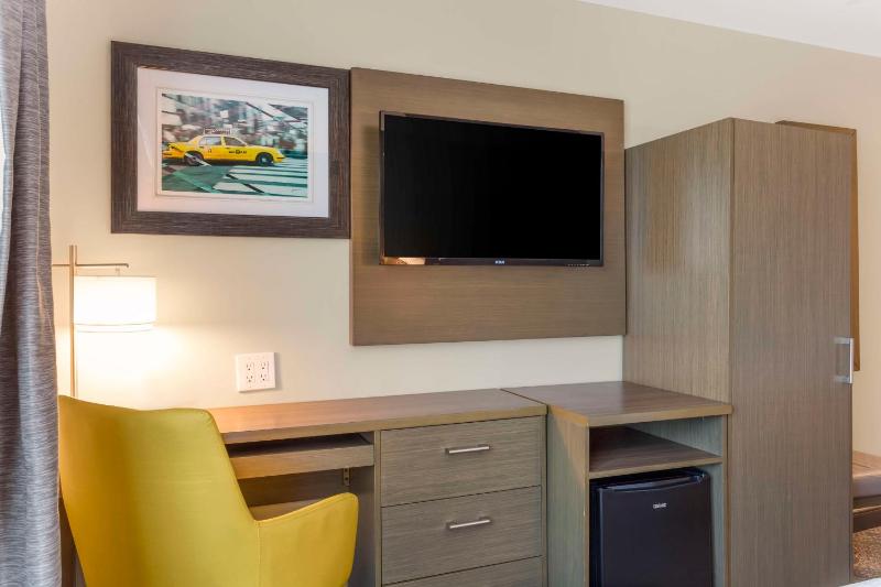 Standard Double Room image 4