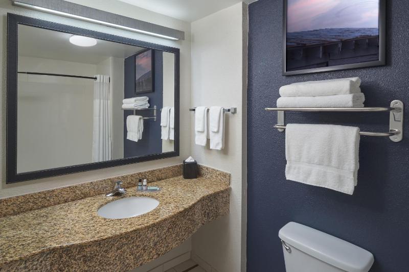 Superior King Room image 4