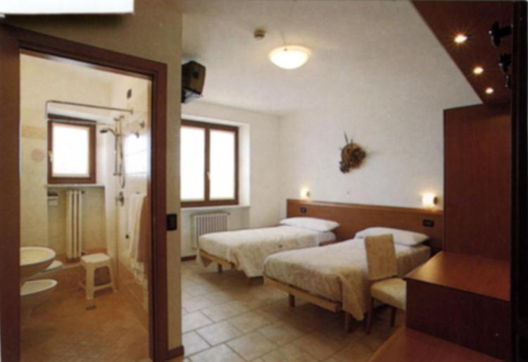 Double Room image 2