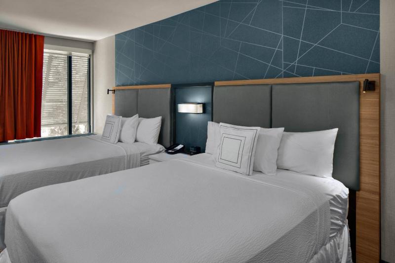 Suite, 2 Queen, Trundle bed image 1