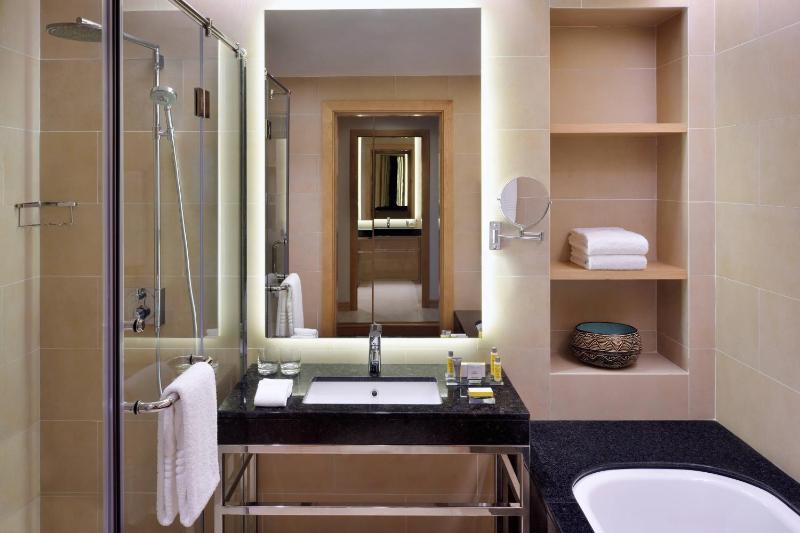 Guest room, 1 King, Panoramic City view  image 2