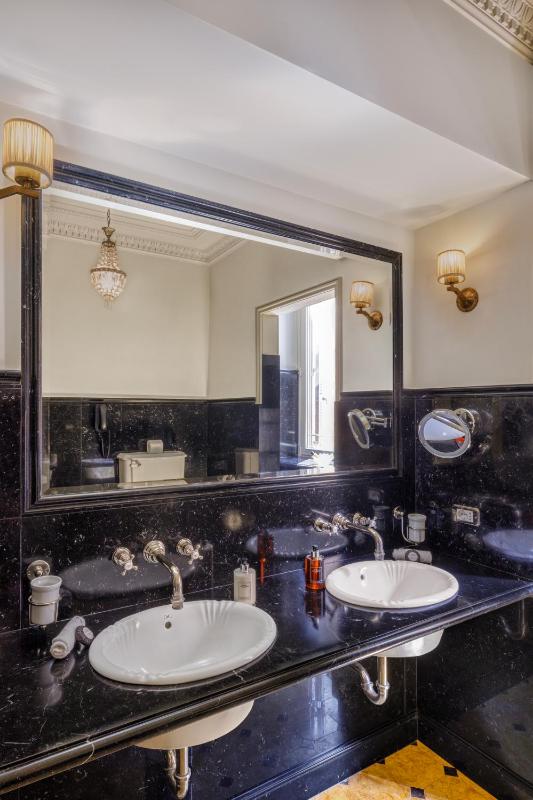 Executive Double Room image 4