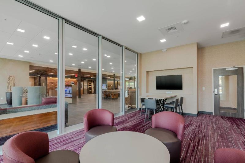Courtyard by Marriott Savannah Airport - image 3