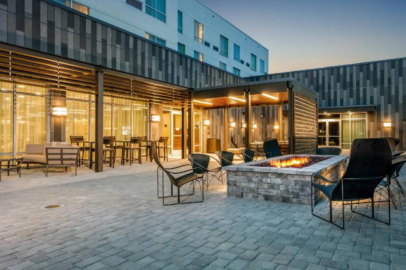 Courtyard by Marriott Savannah Airport - image 37