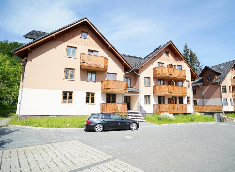 Apartamenty EverySky Nad Łomnicą 14A - image 1