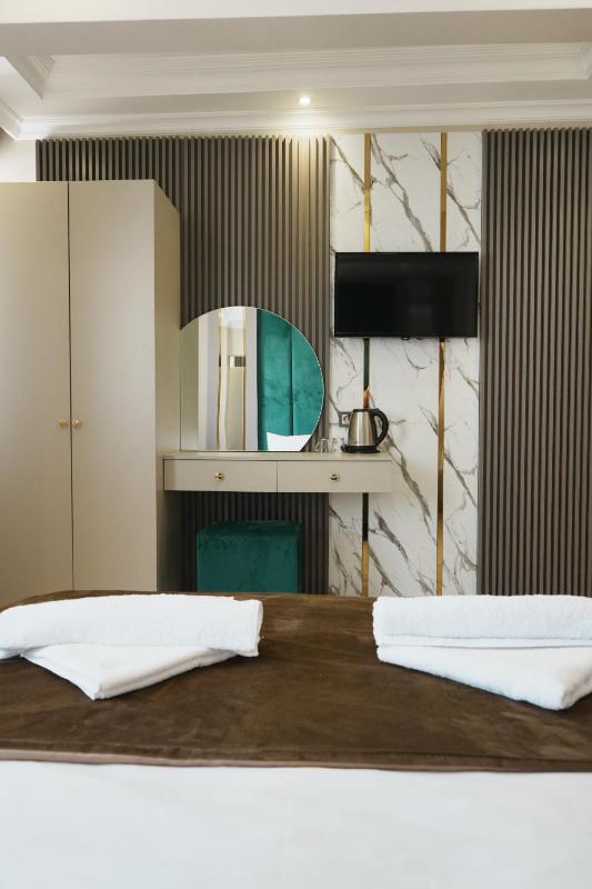 Standard Double Room image 2