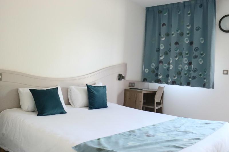 Deluxe Room image 2