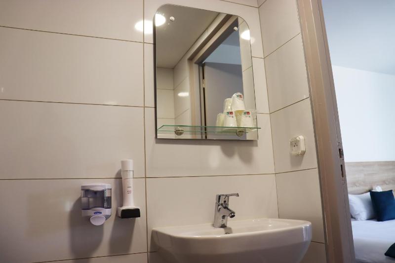 Superior Queen Room image 3
