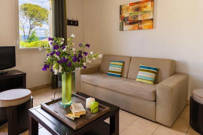 One-Bedroom Apartment (4 Adults) image 3