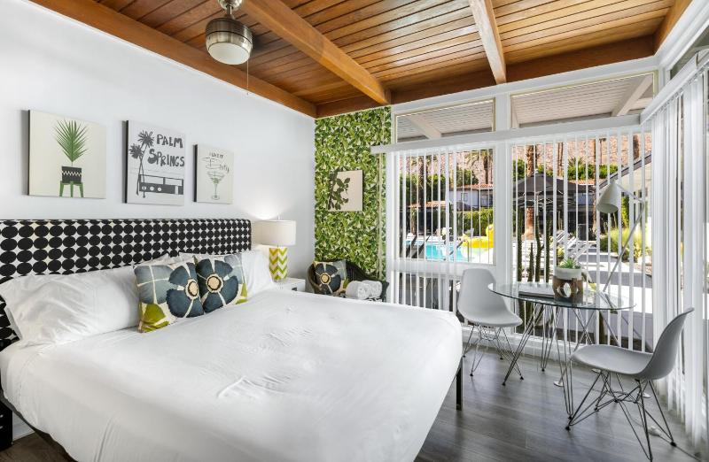 Standard King Room image 1