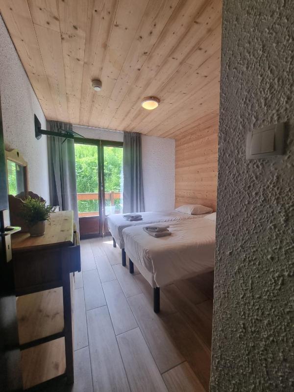 Twin Room with Balcony image 2