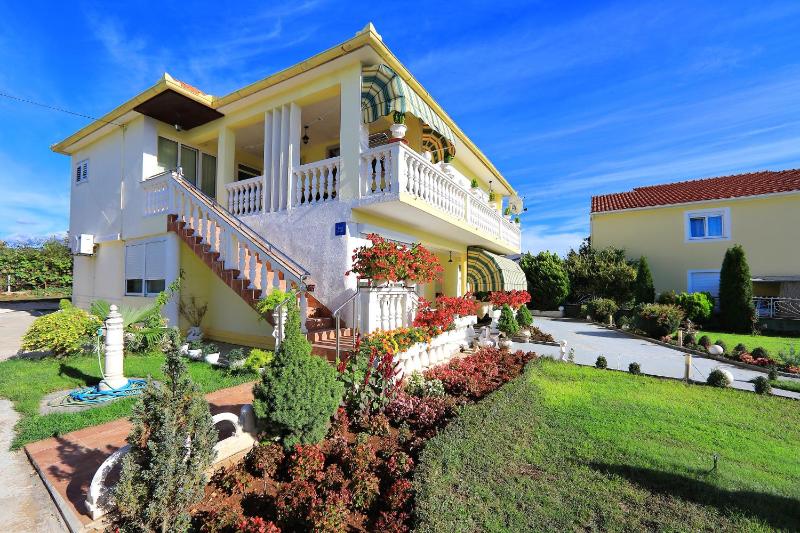 Grand Apartment Ljiljana - image 1