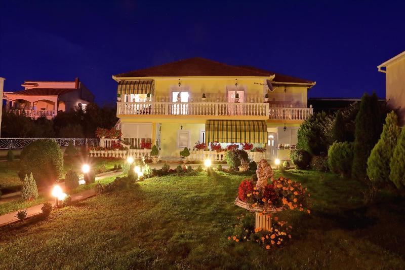 Grand Apartment Ljiljana - image 17