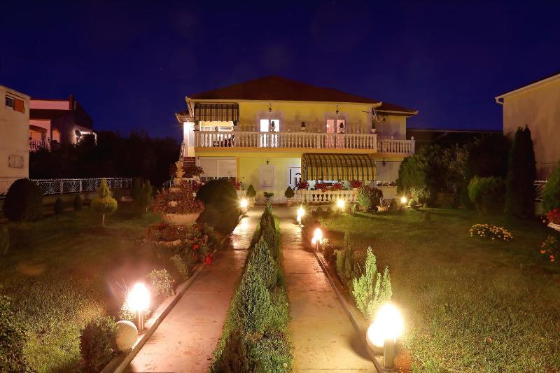 Grand Apartment Ljiljana - image 27