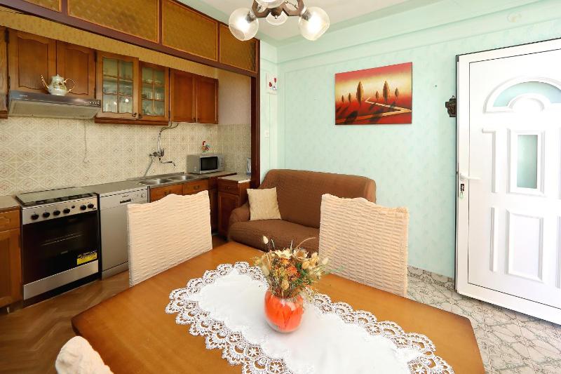 Grand Apartment Ljiljana - image 7