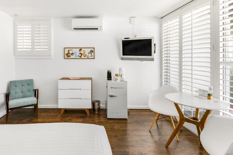 Standard Queen Room image 3