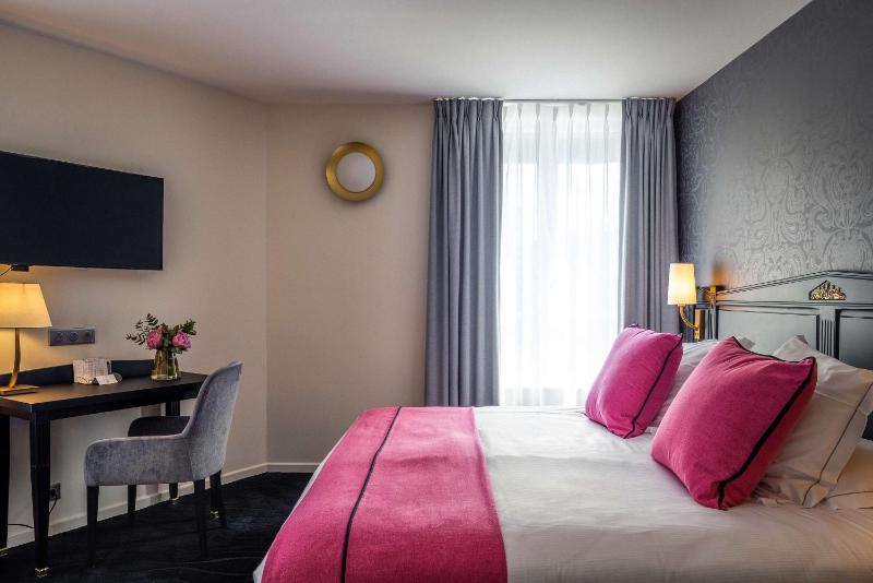 Deluxe Double Room image 3