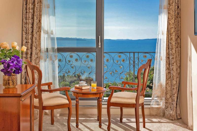Junior Suite with Sea View - Free Parking image 2