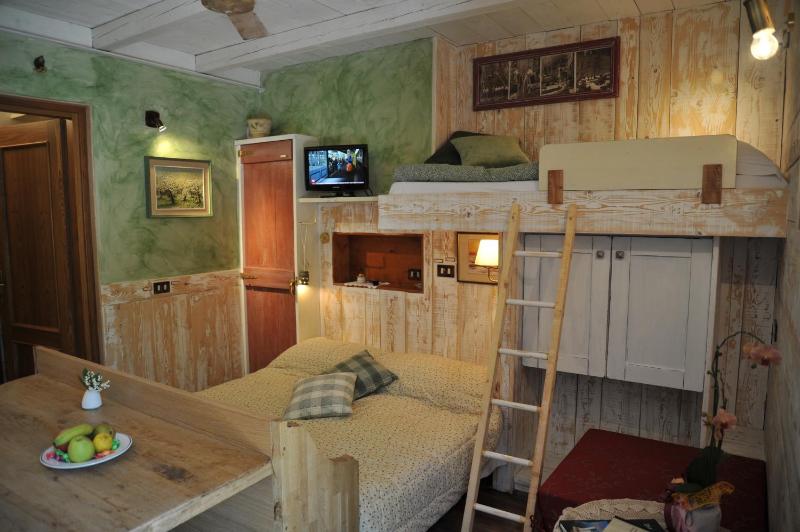 Double Room with Garden View image 2