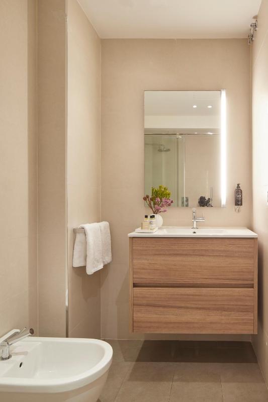 Easo Suite 2B by FeelFree Rentals - image 11